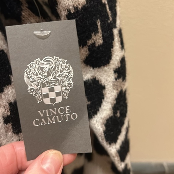 VINCE  CAMUTO Crew Neck PulloverLeopard Print Long Sleeve Sweater Women’s Medium - Picture 2 of 8